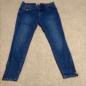 ALMOST NEW Loft Outlet Women's Skinny Blue Jeans with Zipper Detail